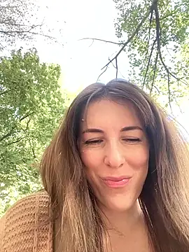 Snapshot of MommmyYummy chatting on September 13, 1:30 pm MommmyYummy online show from September 13, 1:30 pm