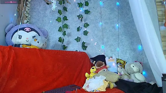 Cloe Leee online show from November 19, 3:50 am