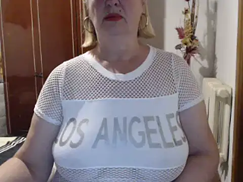 Snapshot of Secretfox chatting on September 30, 5:46 am Secretfox online show from September 30, 5:46 am