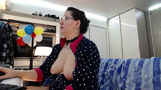 ILoveToFeelU online show from February 8, 1:09 am