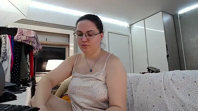 ILoveToFeelU online show from June 24, 9:03 pm