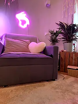 Mia Railey online show from September 8, 4:28 pm