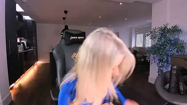 GoddessElizabethX online show from March 8, 11:25 am