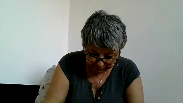 roseblak42 online show from April 7, 2:41 pm