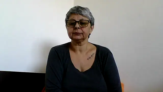 roseblak42 online show from March 26, 1:13 pm