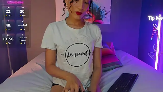 Snapshot of IsabellaSpencer chatting on September 22, 10:19 pm IsabellaSpencer online show from September 22, 10:19 pm