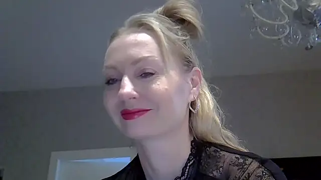 Snapshot of ZarinaSwift chatting on September 19, 4:33 am ZarinaSwift online show from September 19, 4:33 am