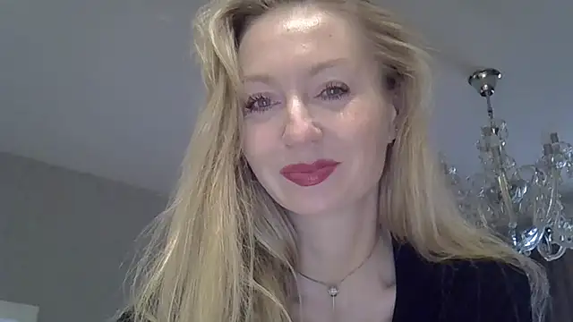 Snapshot of ZarinaSwift chatting on October 18, 11:13 am ZarinaSwift online show from October 18, 11:13 am
