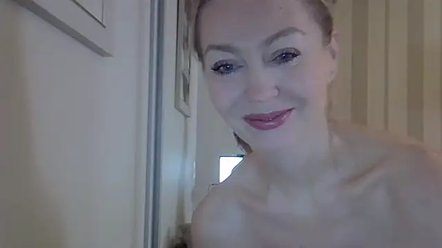 Snapshot of ZarinaSwift chatting on October 16, 4:15 am ZarinaSwift online show from October 16, 4:15 am