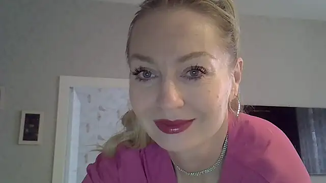 Snapshot of ZarinaSwift chatting on October 10, 4:28 am ZarinaSwift online show from October 10, 4:28 am