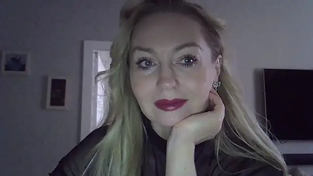 Snapshot of ZarinaSwift chatting on October 8, 4:39 am ZarinaSwift online show from October 8, 4:39 am