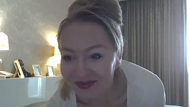 Snapshot of ZarinaSwift chatting on October 14, 4:26 am ZarinaSwift online show from October 14, 4:26 am