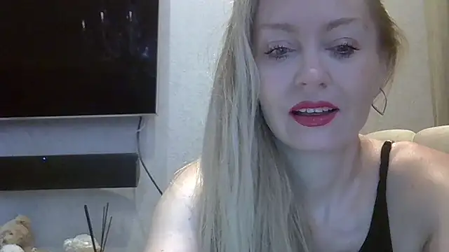 Snapshot of ZarinaSwift chatting on September 15, 4:43 am ZarinaSwift online show from September 15, 4:43 am