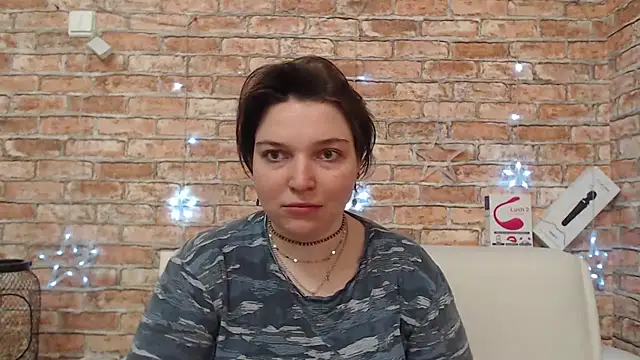 Amelia Kiss  online show from April 2, 1:14 am