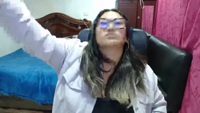 EmilyLove1014 online show from November 2, 4:27 am