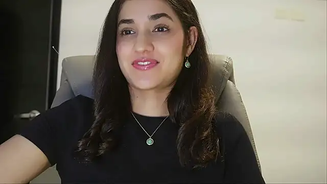 CuteFatima online show from April 15, 9:15 pm