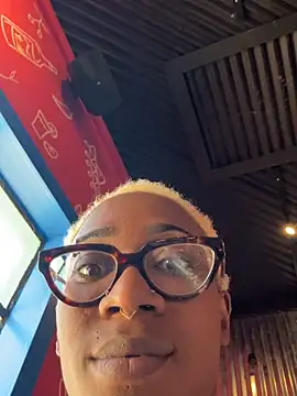 VixenCapri online show from November 6, 5:52 pm