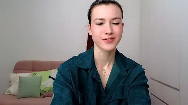 Snapshot of AliciaNewell chatting on October 2, 5:07 pm AliciaNewell online show from October 2, 5:07 pm
