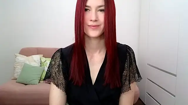 Snapshot of AliciaNewell chatting on October 5, 5:01 am AliciaNewell online show from October 5, 5:01 am