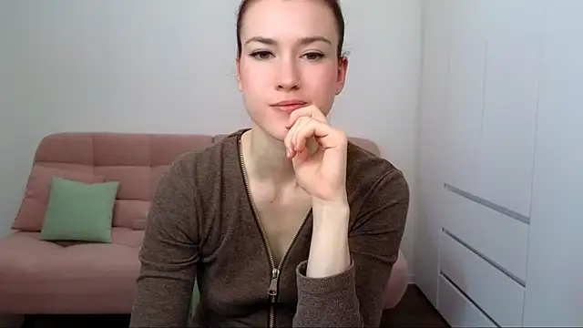 Snapshot of AliciaNewell chatting on September 21, 10:14 am AliciaNewell online show from September 21, 10:14 am