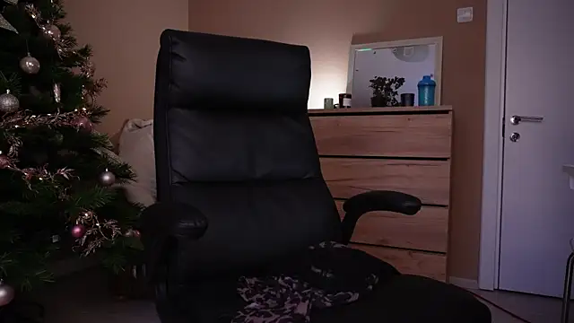 KaylaLaine online show from December 14, 7:14 am