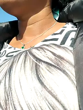 Jeniffer Jarvis online show from February 10, 10:40 am