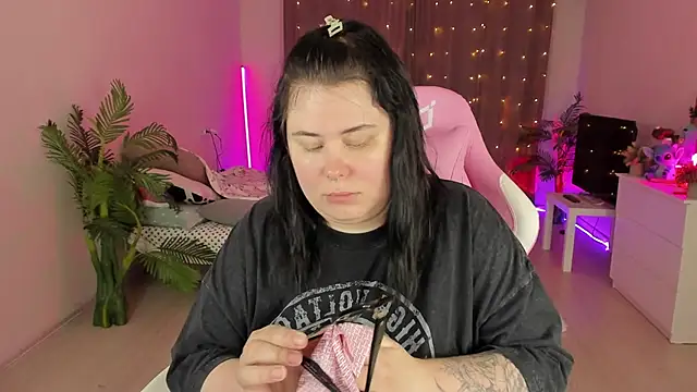 Akemi BBW online show from September 9, 4:40 pm