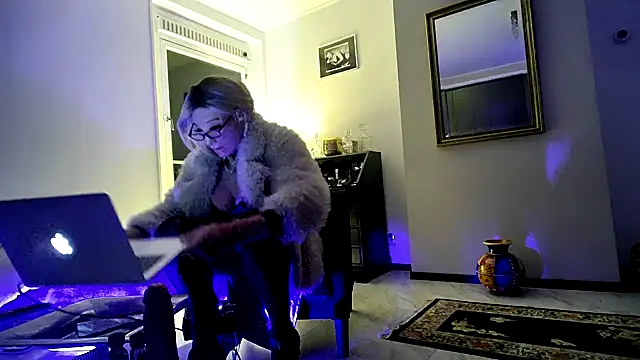 CharlotteVixxens online show from December 2, 11:07 pm