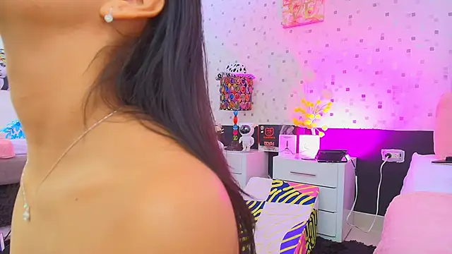 JulietaReyess online show from September 11, 1:55 pm