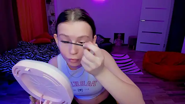 HelloRoxy online show from May 17, 4:28 pm