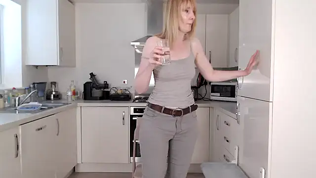 Anna Raye online show from July 4, 8:10 am