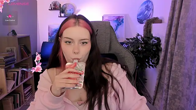 CoralineKeyns online show from April 4, 6:12 am