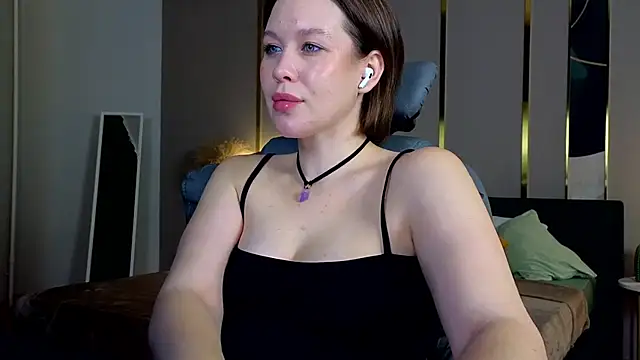 Snapshot of katy__moonj chatting on October 17, 1:20 am katy moonj online show from October 17, 1:20 am