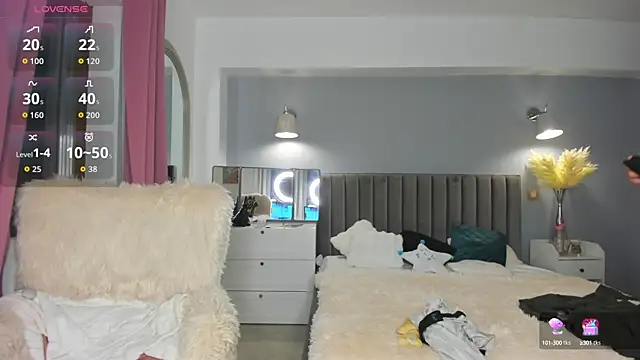 Snapshot of Awesome_Jolie chatting on October 18, 4:26 am Awesome Jolie online show from October 18, 4:26 am