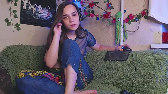 Snapshot of Tiny_Witch chatting on September 24, 10:09 pm Tiny Witch online show from September 24, 10:09 pm