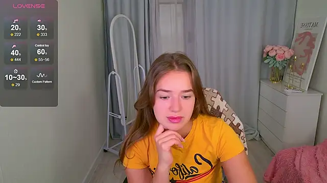 LovelyJessie online show from November 8, 2:00 pm