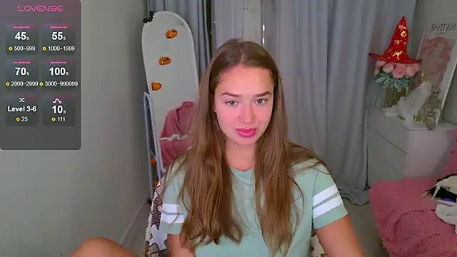 Snapshot of LovelyJessie chatting on October 25, 2:03 pm LovelyJessie online show from October 25, 2:03 pm