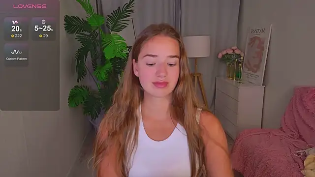 LovelyJessie online show from July 17, 1:37 pm