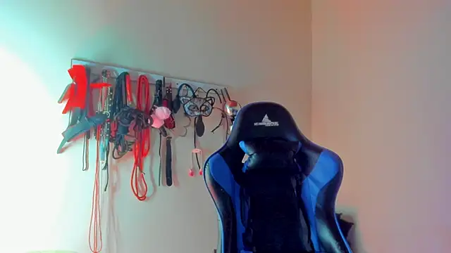 scarlet-kennedy98 online show from April 8, 7:49 pm