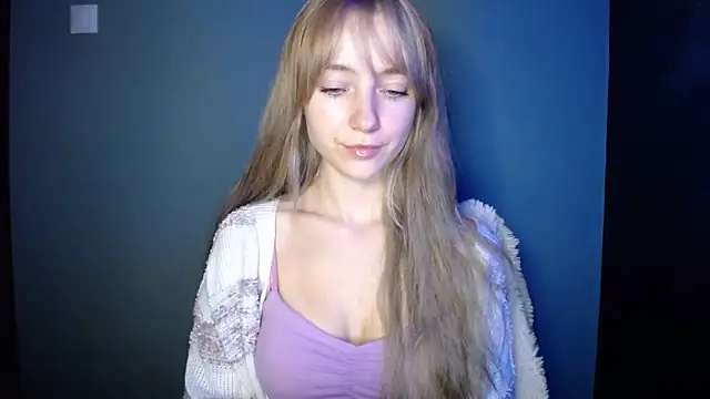 Snapshot of LuciaYoung chatting on October 15, 6:32 pm LuciaYoung online show from October 15, 6:32 pm