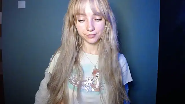 Snapshot of LuciaYoung chatting on October 11, 2:31 pm LuciaYoung online show from October 11, 2:31 pm