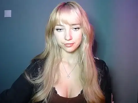 Snapshot of LuciaYoung chatting on October 6, 6:34 pm LuciaYoung online show from October 6, 6:34 pm