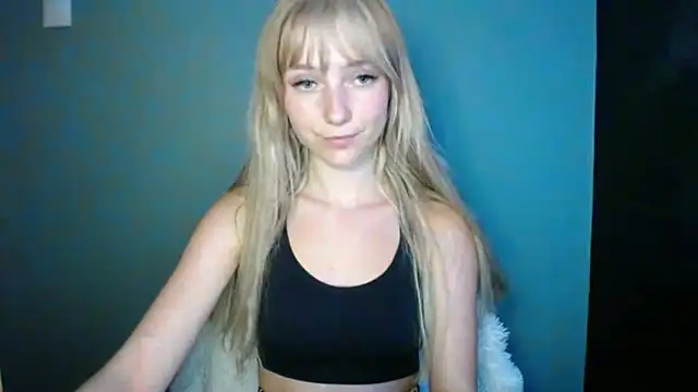 Snapshot of LuciaYoung chatting on September 11, 6:41 pm LuciaYoung online show from September 11, 6:41 pm