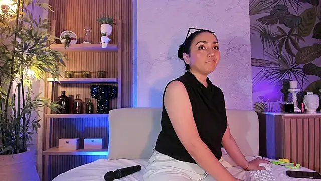 LIAH IZUMI online show from January 16, 1:29 pm