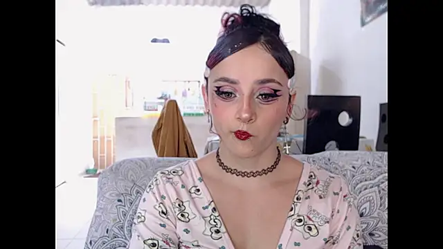 kitty22  online show from April 18, 5:15 pm