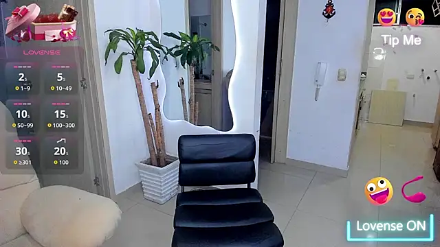 Snapshot of AbrilStivenson_ chatting on October 4, 1:44 am AbrilStivenson online show from October 4, 1:44 am