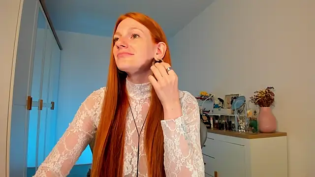 Aliceginger99 online show from July 24, 1:31 pm