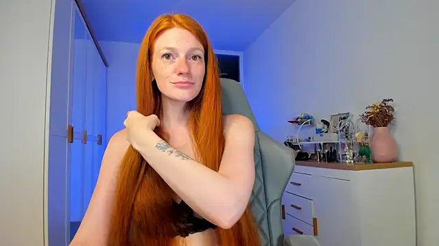 Aliceginger99 online show from July 17, 1:48 pm