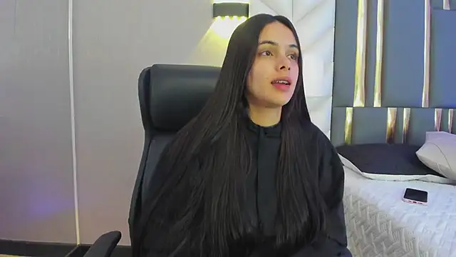 ChloeHarper  online show from June 3, 11:44 am
