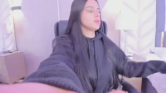 ChloeHarper  online show from January 11, 12:32 pm